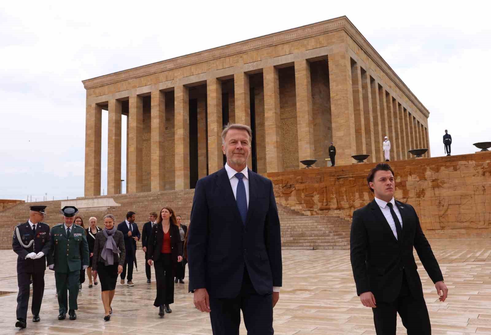 AB Büyükelçisi Orav, Anıtkabir’i ziyaret etti