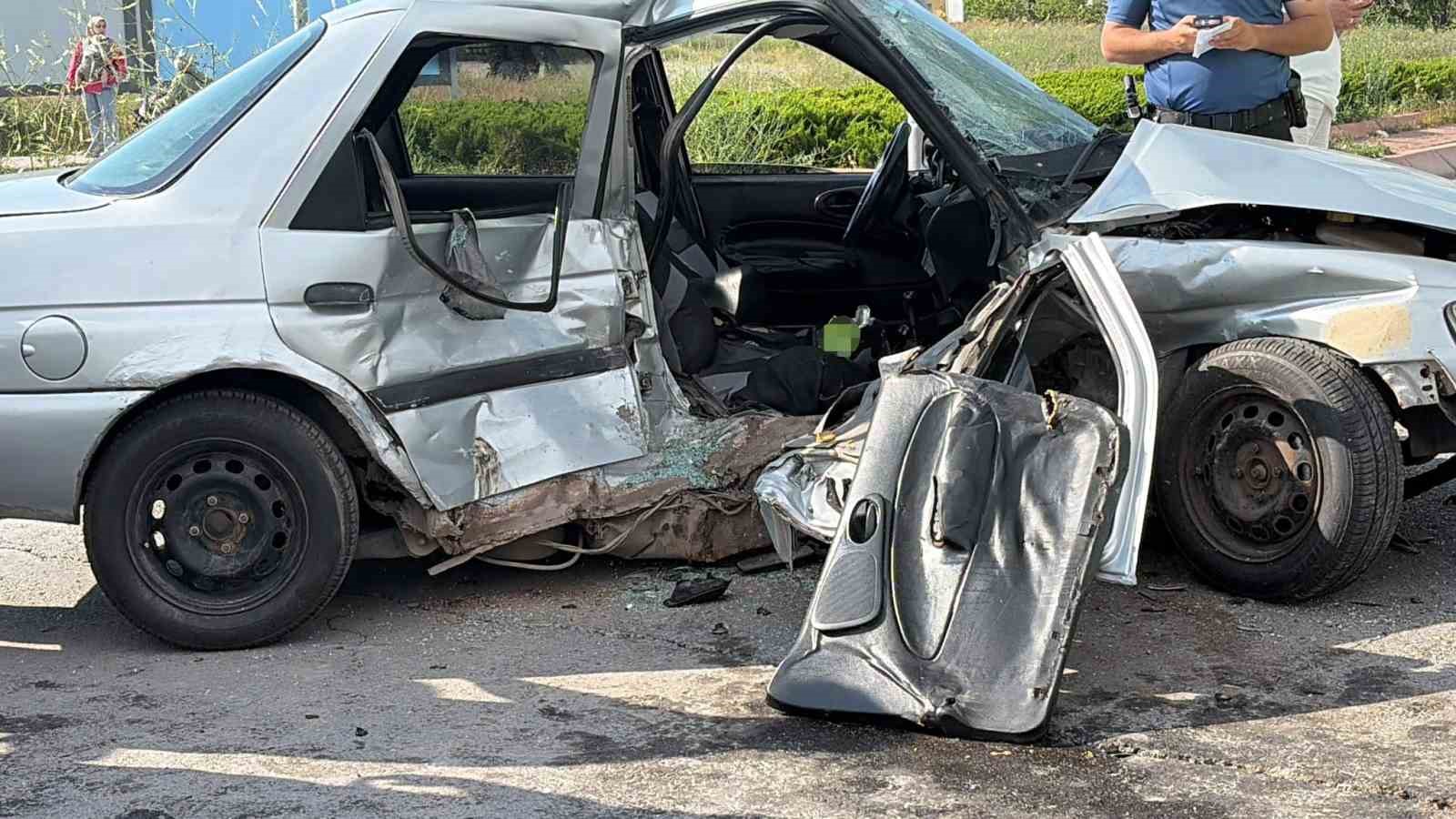 Kayseri’de zincirleme kazada otomobil kağıt gibi ezildi: 5 yaralı