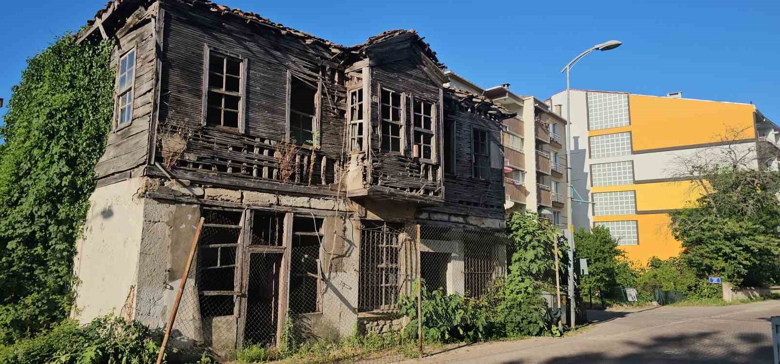 Kastamonu’da metruk binada erkek cesedi bulundu