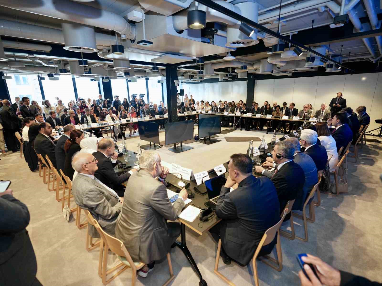 Bakan Kurum, İngiltere’de COP31 İş Dünyası Forumu’nda konuştu
