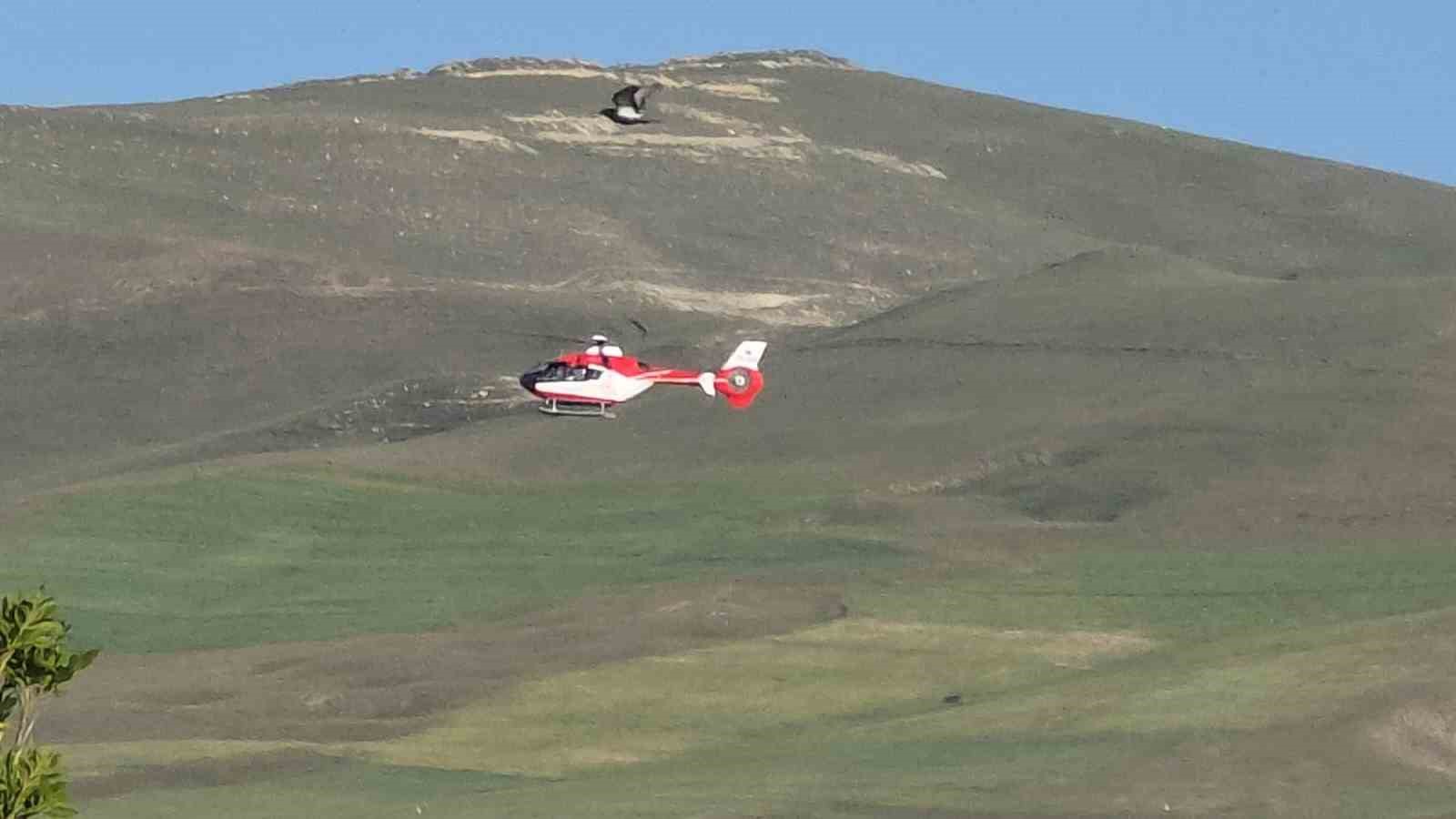 Van’da kalp krizi geçiren hasta helikopter ambulansla hastaneye sevk edildi