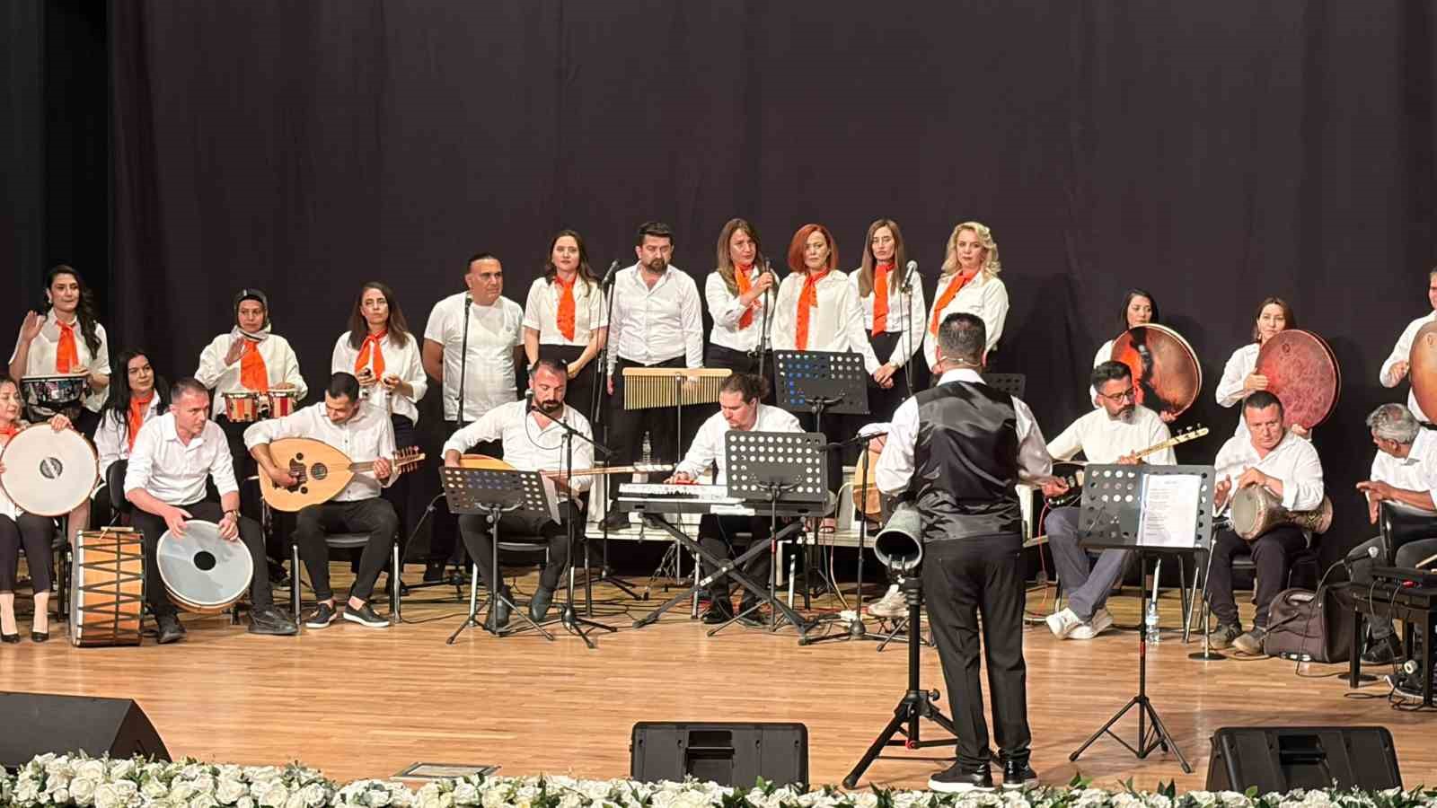 Kayseri’de talasemi hastaları ve aileler konserde moral buldu