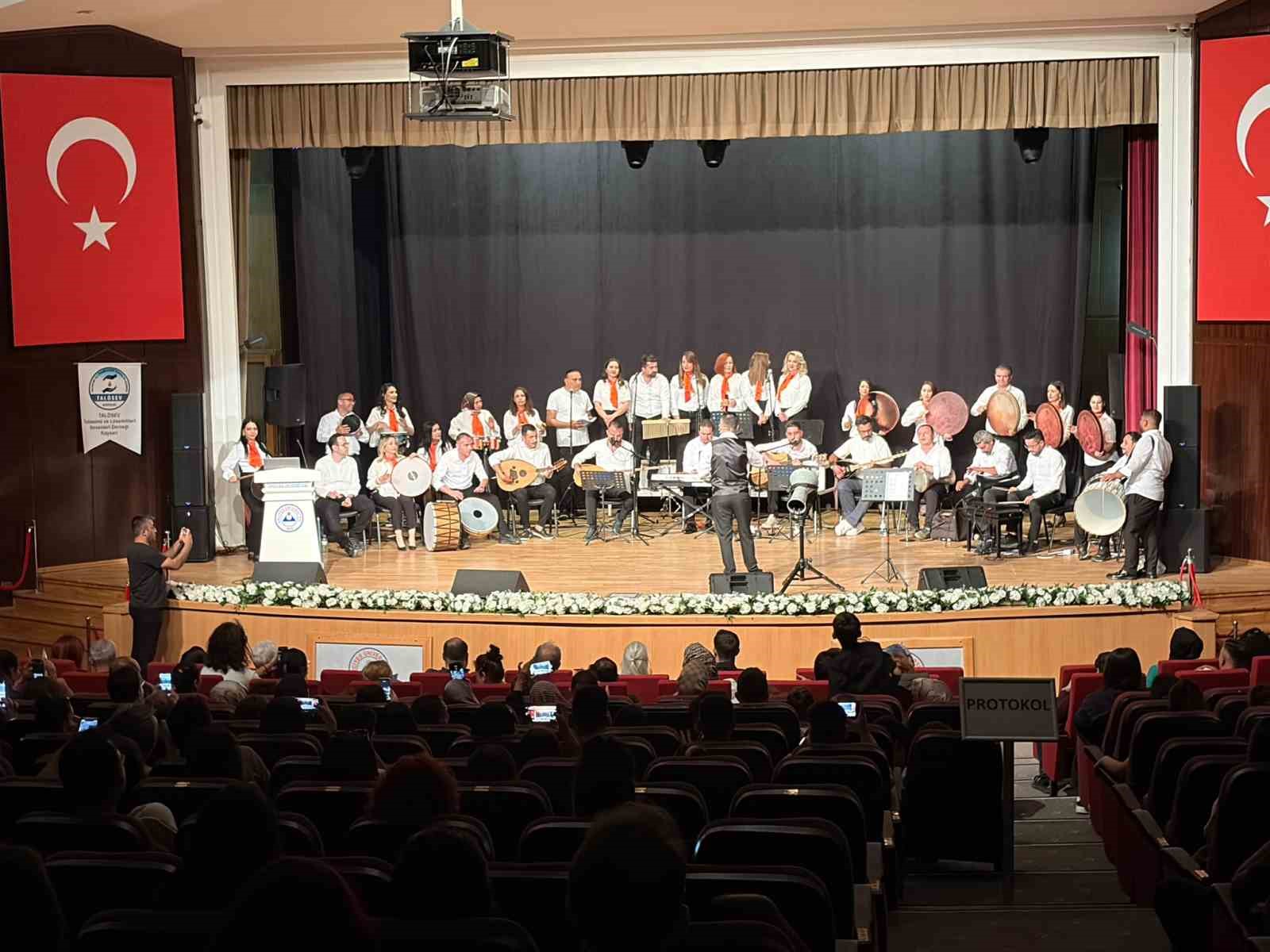 Kayseri’de talasemi hastaları ve aileler konserde moral buldu