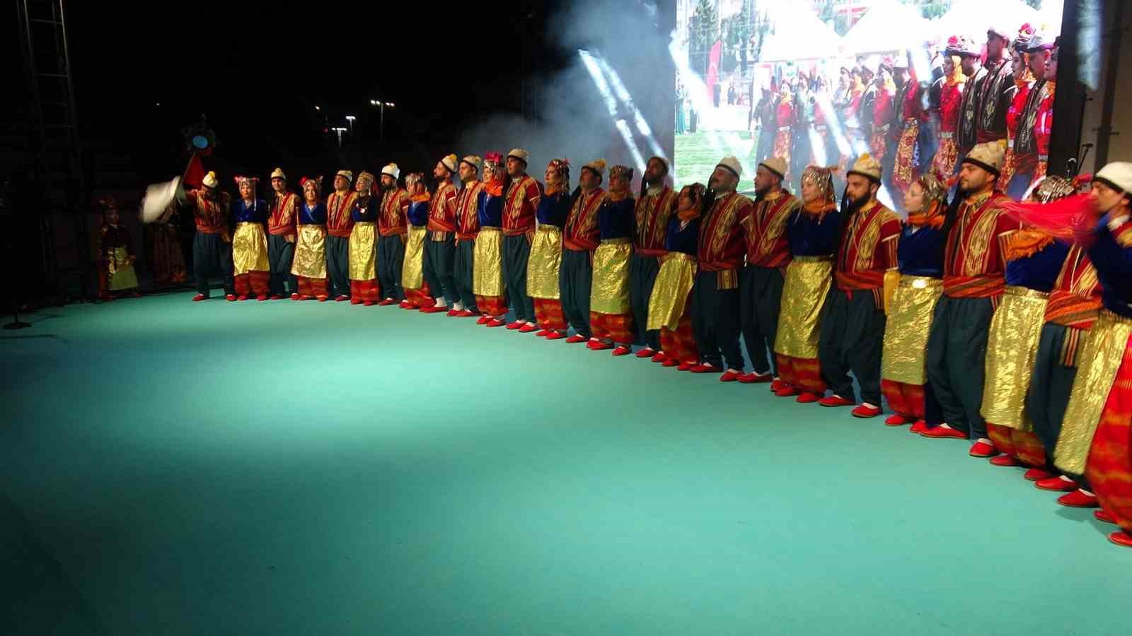 Kilis’te halk oyunları ve müzik şöleni