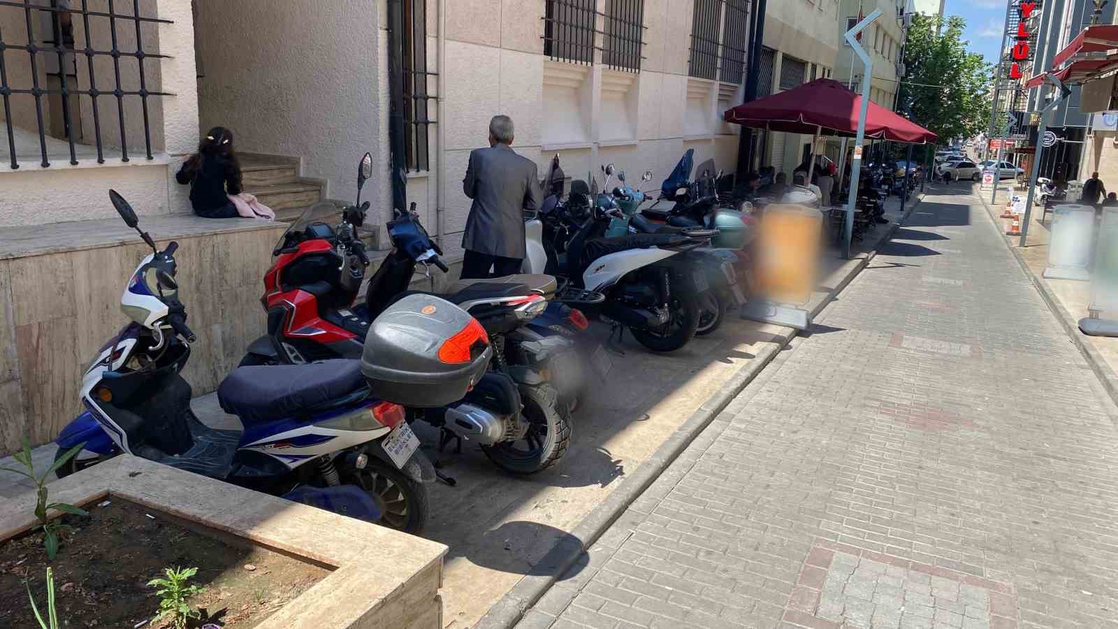 Yoğun trafikten kaçan vatandaşlar motosiklete yöneliyor