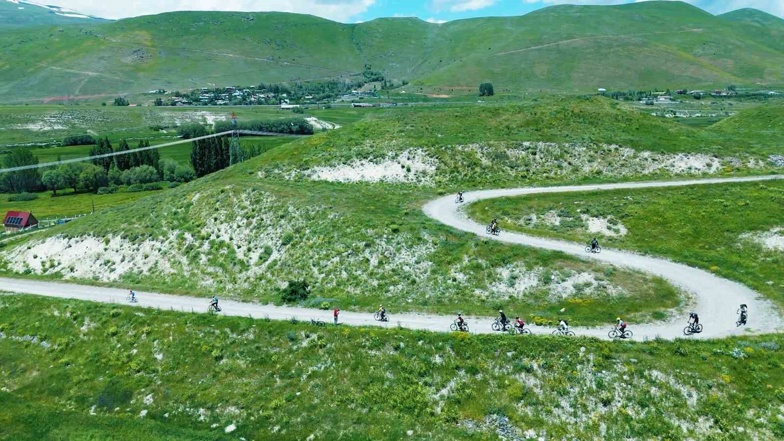 Erzurum’un "Demir Atlıları" yollara çıktı: Her hafta sonu yeni bir rota, yeni bir macera