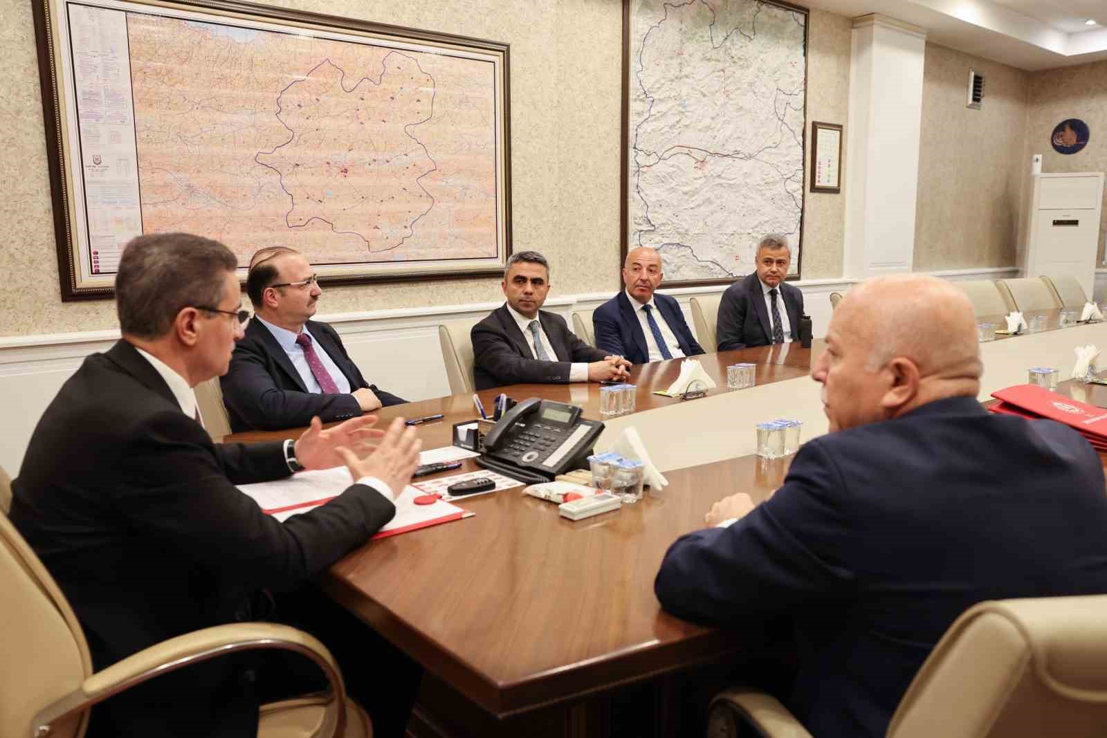 Erzurum’da sahipsiz hayvanlar için tarihî iş birliği