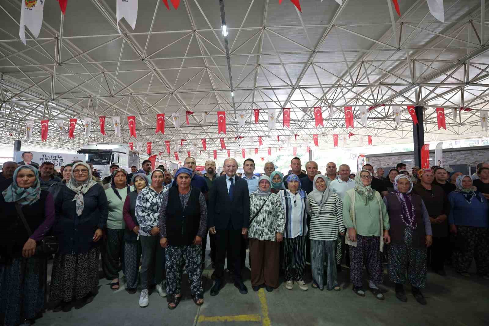Denizli Büyükşehir 6 bin 317 yetiştiriciye yem desteği sağladı