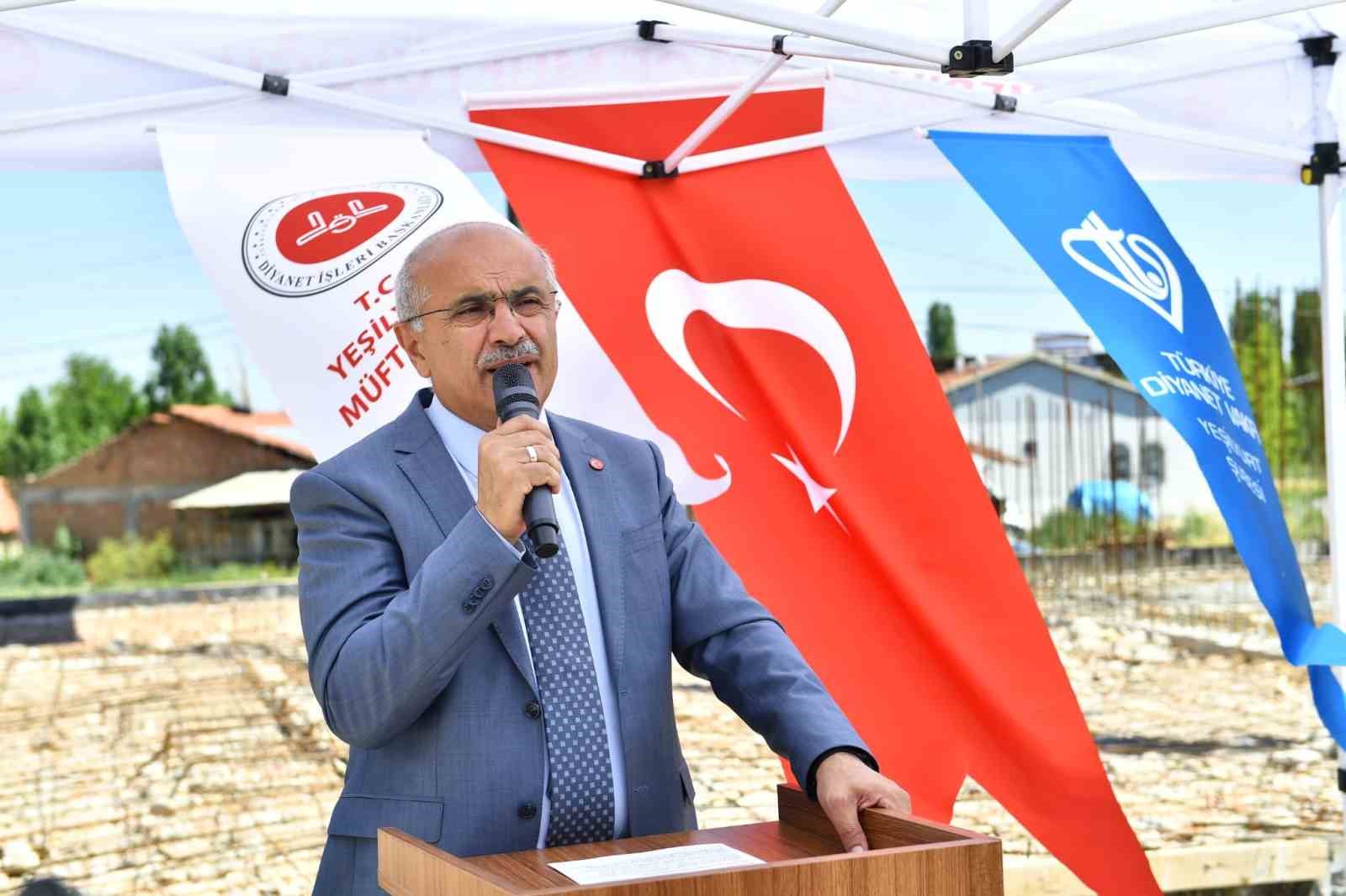 Başkan Er, temel atma töreninde beton dökümünü durdurdu