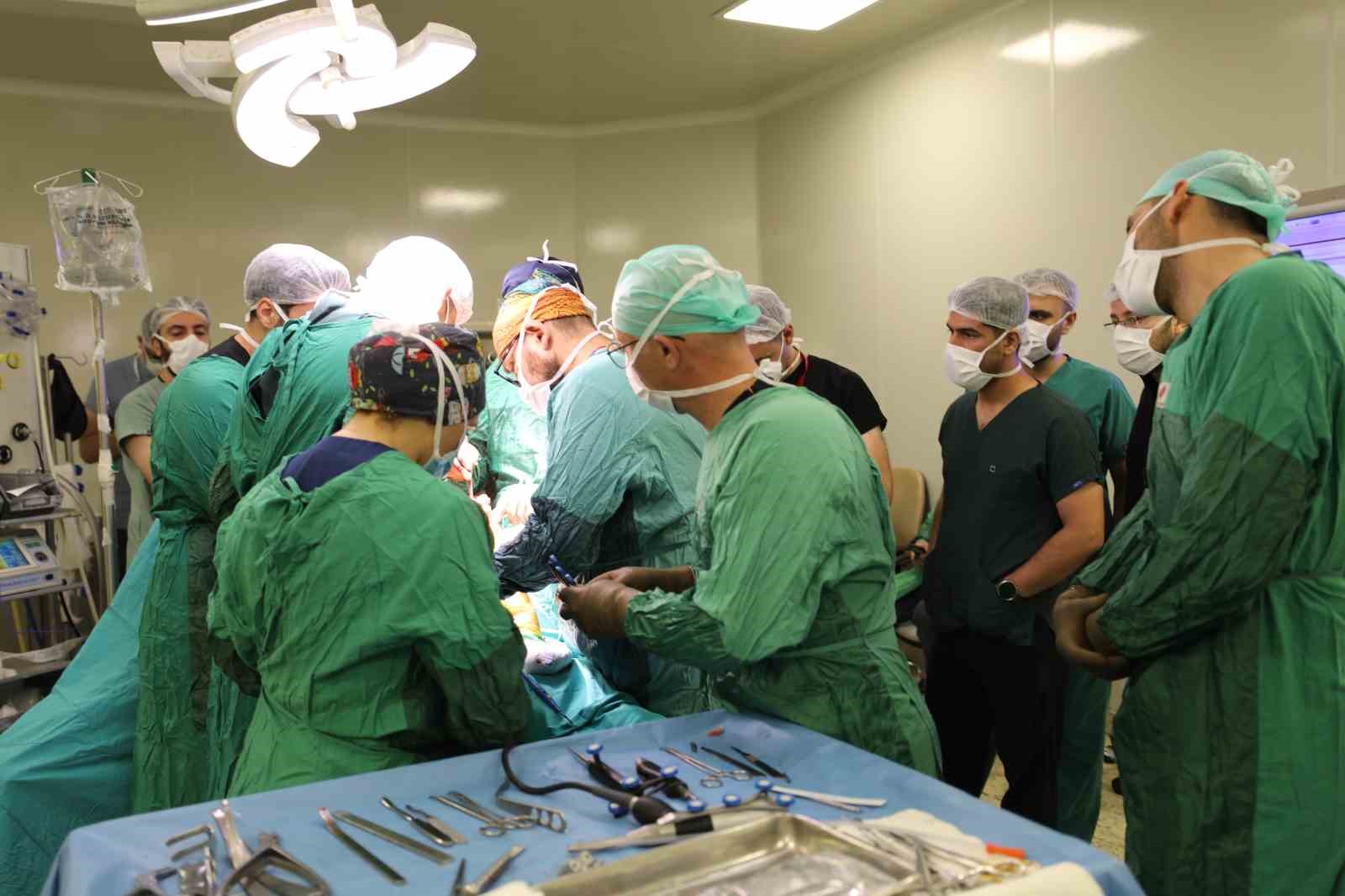 Elazığ ve bölgede ilk kez robotik diz protezi ameliyatı gerçekleştirildi