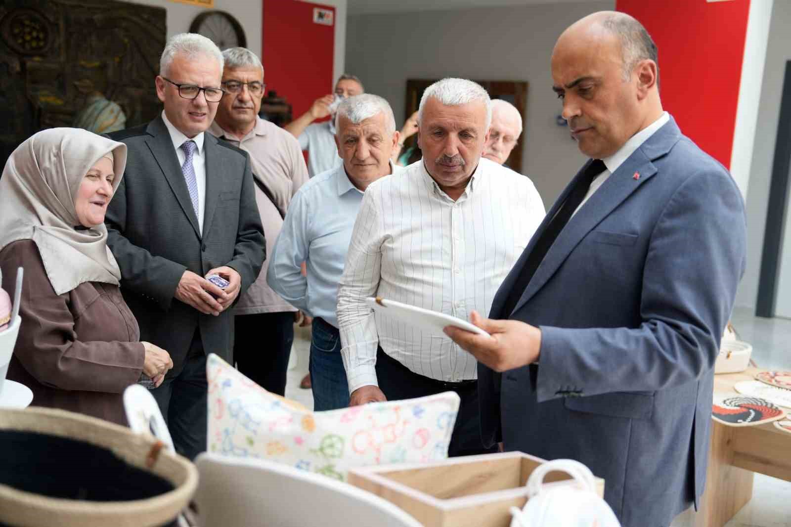 Tavşanlı’da Zehra Çetin’in el emeği eserleri Tavşanlı’da sanatseverlerle buluştu