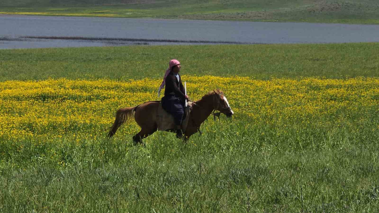 Doğa için deklanşöre bastılar: Dostlar Fotoğraf Grubu Van’ın sulak alanlarını fotoğrafladı