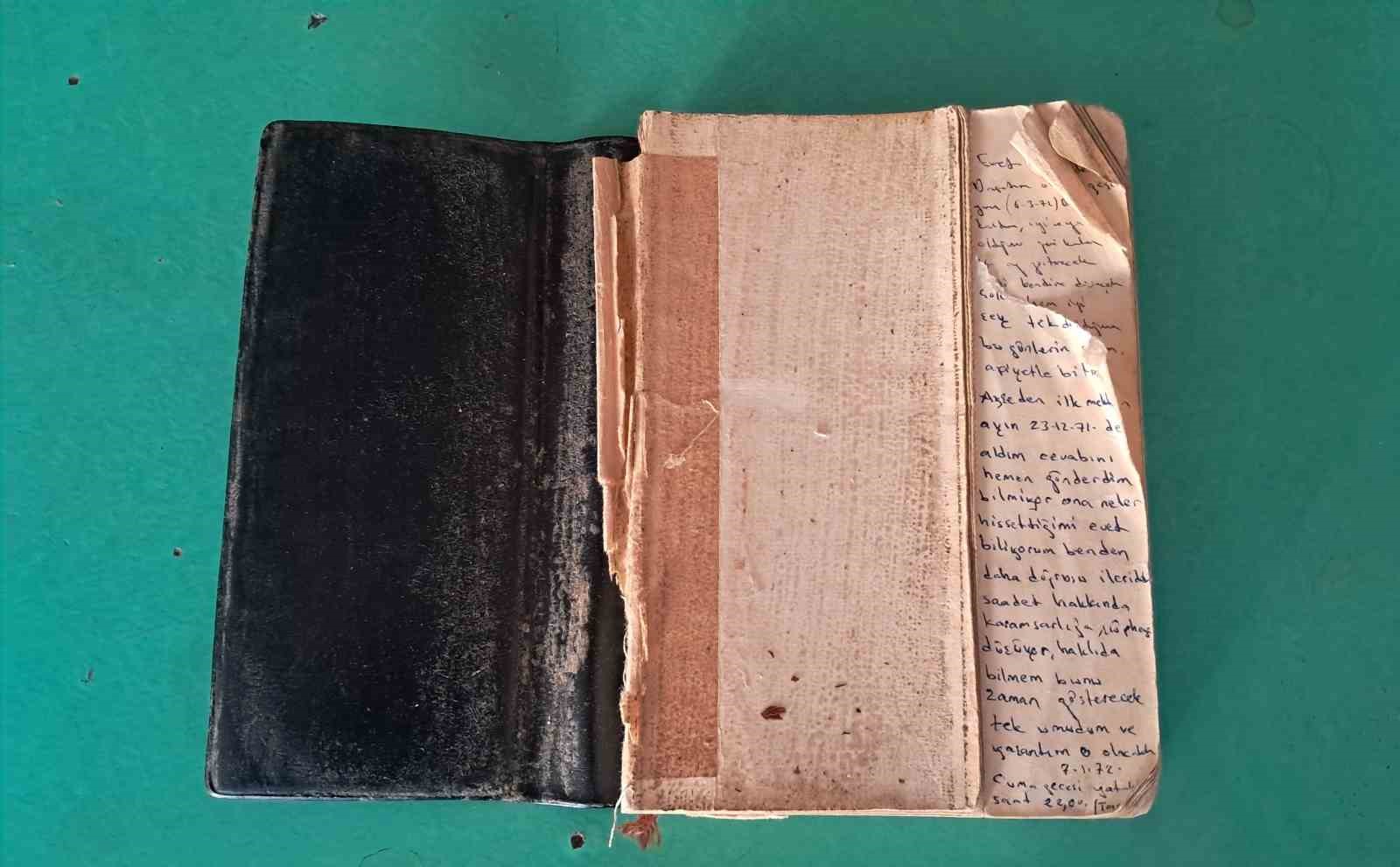 55 yıllık asker hatıra defteri, bir aşkı, ayrılığı ve dönemin izlerini gün yüzüne çıkardı