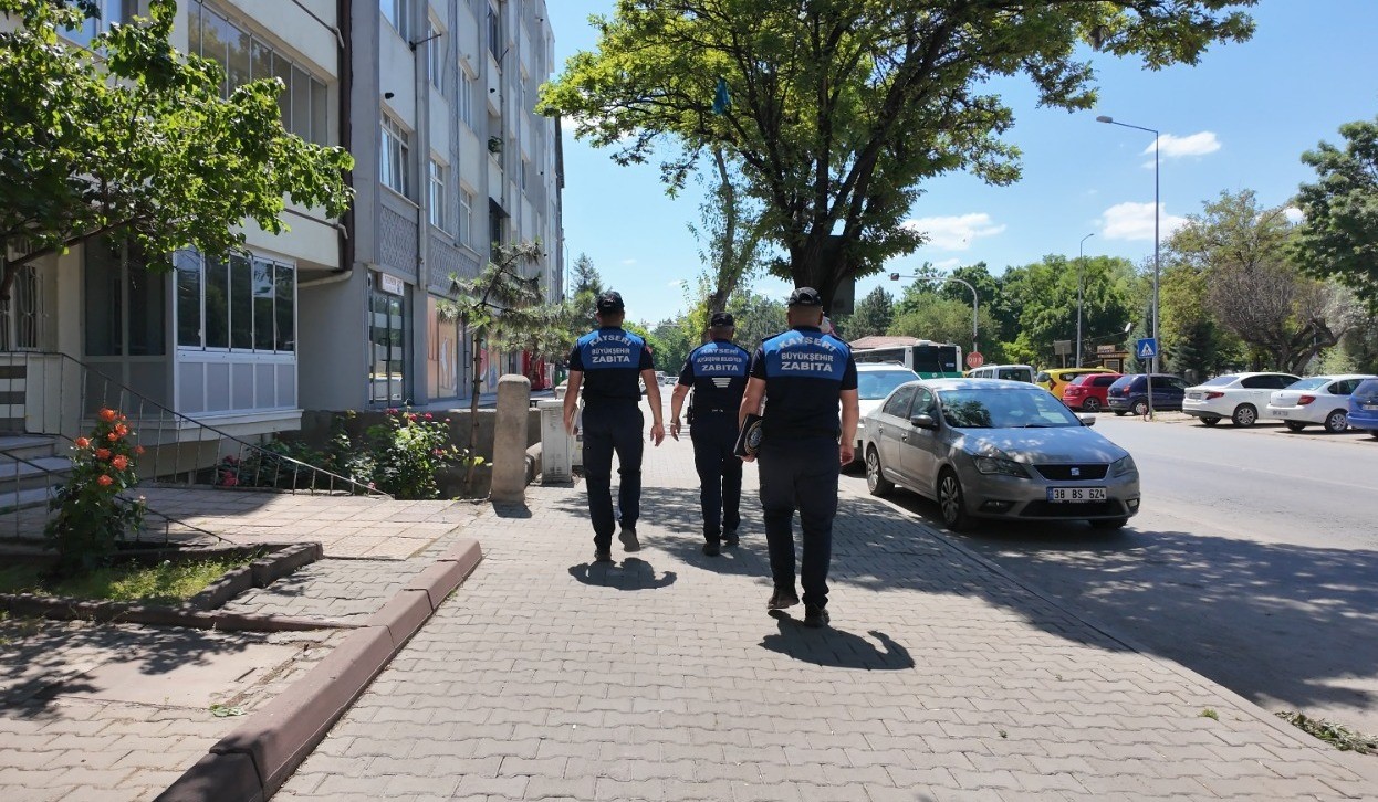 Kayseri zabıtasından zincir marketlere denetim