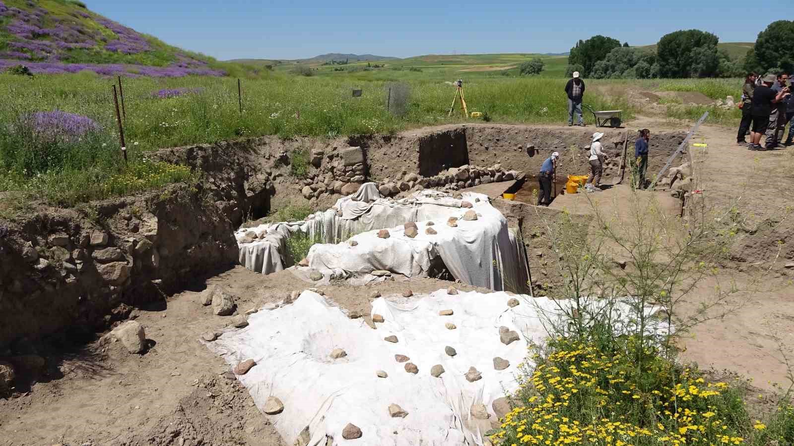 Uşaklı Höyük’teki kazılarda eski çağlara ait ritüel alanları araştırılıyor