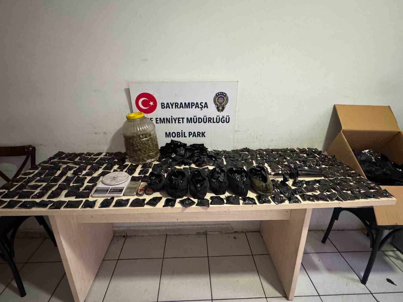 Bayrampaşa’da uyuşturucu imalathanesine baskın: 2 kilo marihuana ele geçirildi