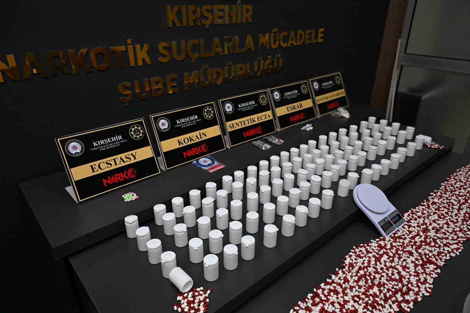Uyuşturucu operasyonunda 2 şüpheli tutuklandı