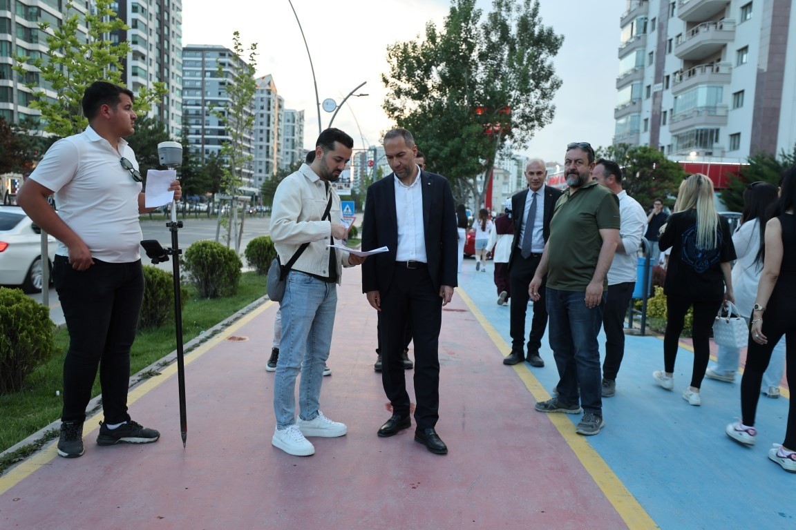 Niğde Belediyesi’nden Bor yoluna 3 yeni yaya üst geçidi