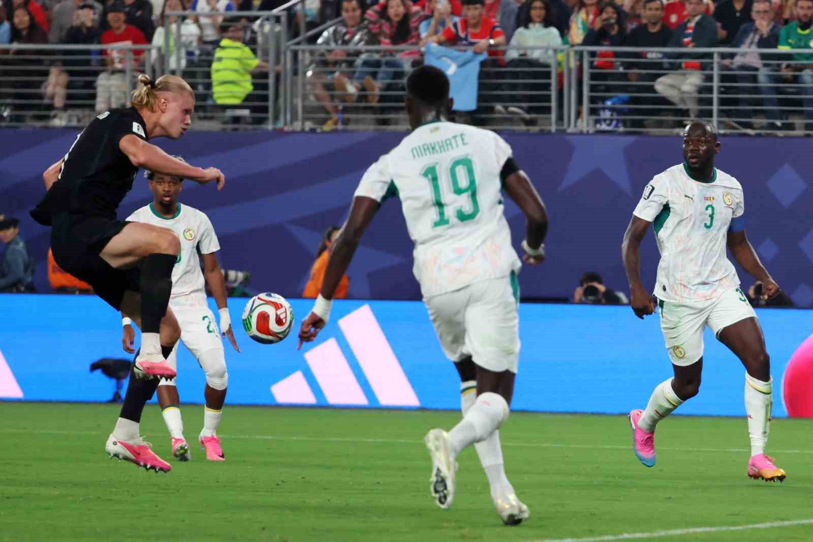 Mbappe ve Haaland, golleriyle ülkelerini son 32 turuna taşıdı