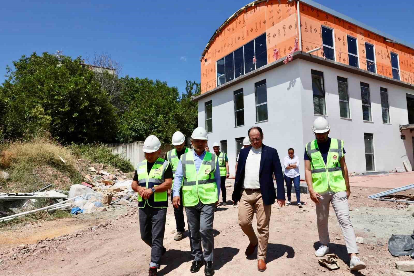 Körfez’de Çamlıtepe Spor Kompleksi’nin yapım çalışmaları sürüyor