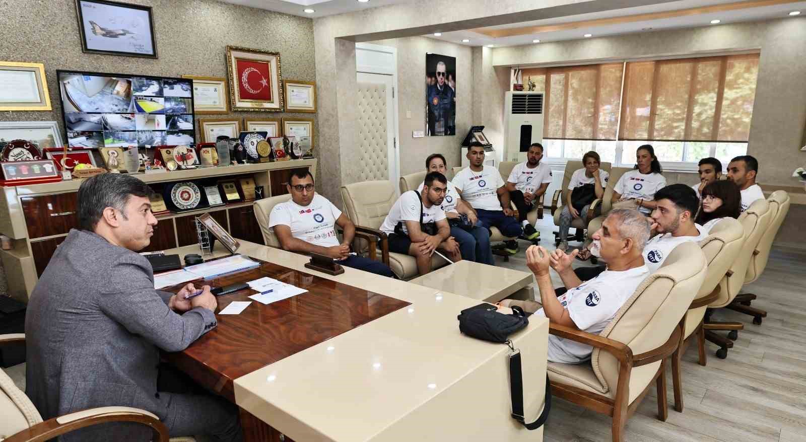 Manisalı engelli yüzücüler Macaristan yolcusu