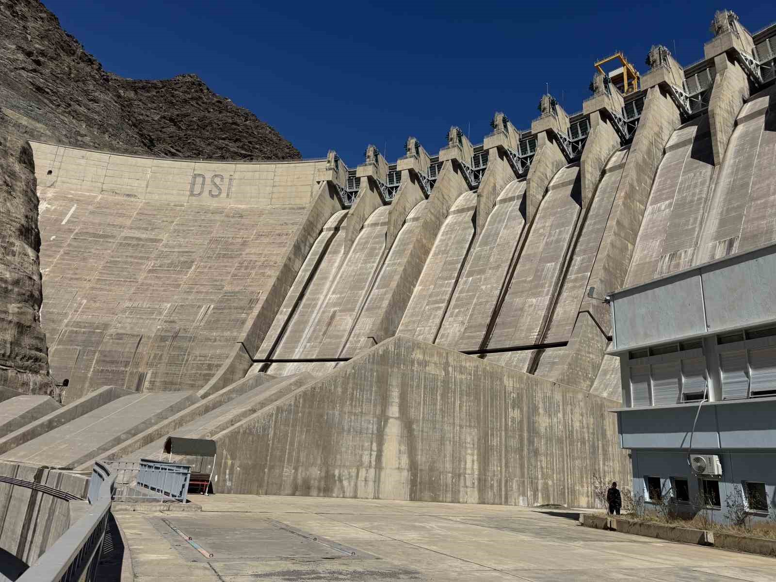 Karakaya Barajı’nda su tahliyesi tamamlandı