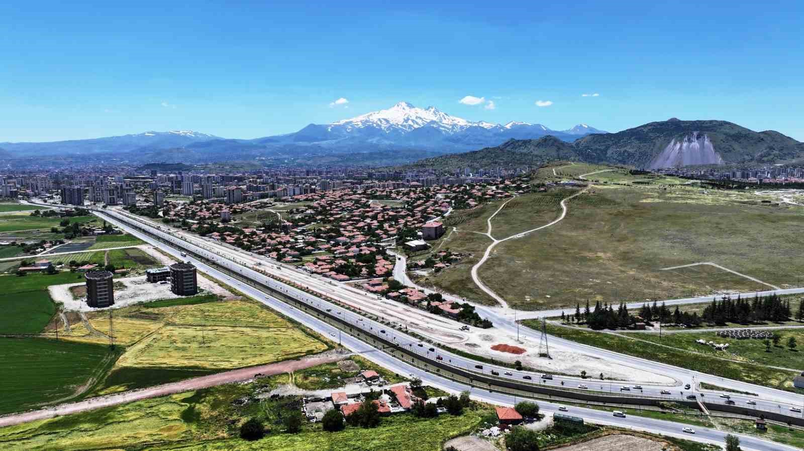 Başkan Çolakbayrakdar: "Şehrimize 2,5 kilometrelik yeşil koridor kazandırıyoruz"