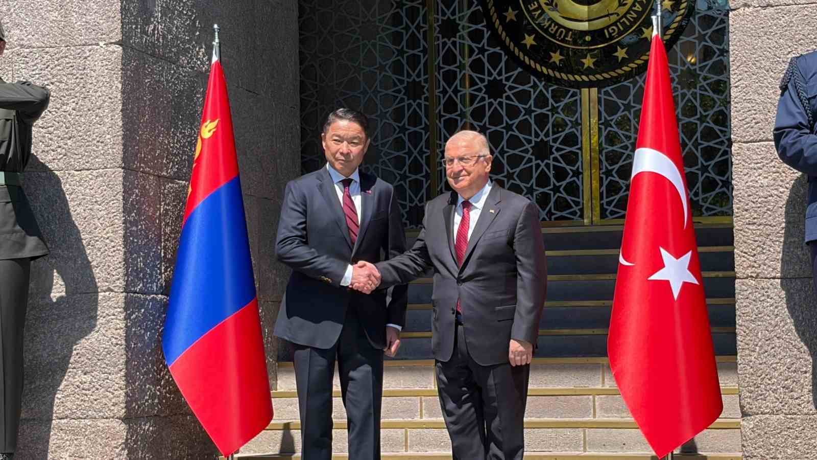 Bakan Güler, Moğolistan Savunma Bakanı Damba ile bir araya geldi