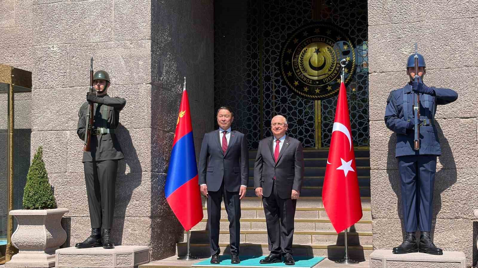 Bakan Güler, Moğolistan Savunma Bakanı Damba ile bir araya geldi