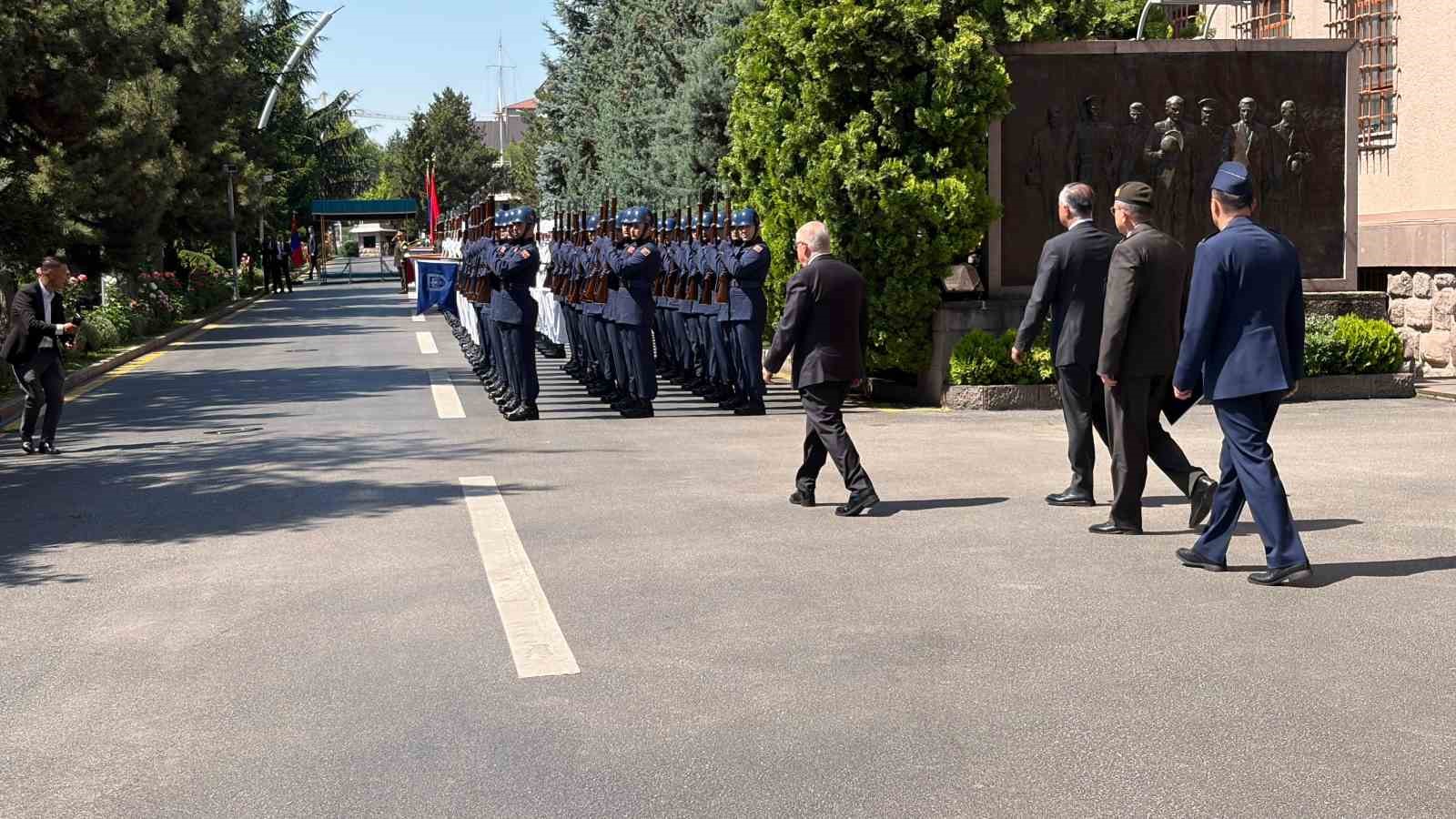 Bakan Güler, Moğolistan Savunma Bakanı Damba ile bir araya geldi