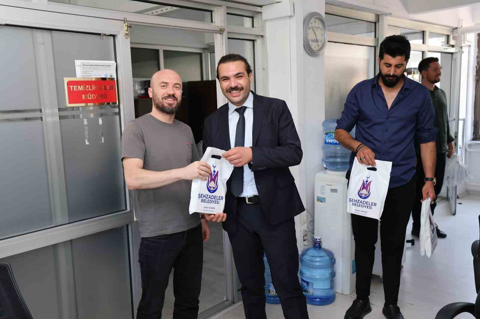 Şehzadeler Belediyesi’nden personele Babalar Günü jesti