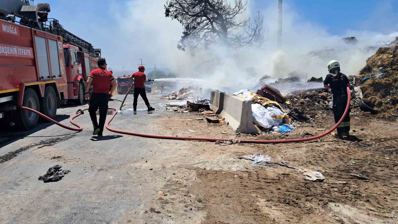 Yatağan’da çöplük yangını