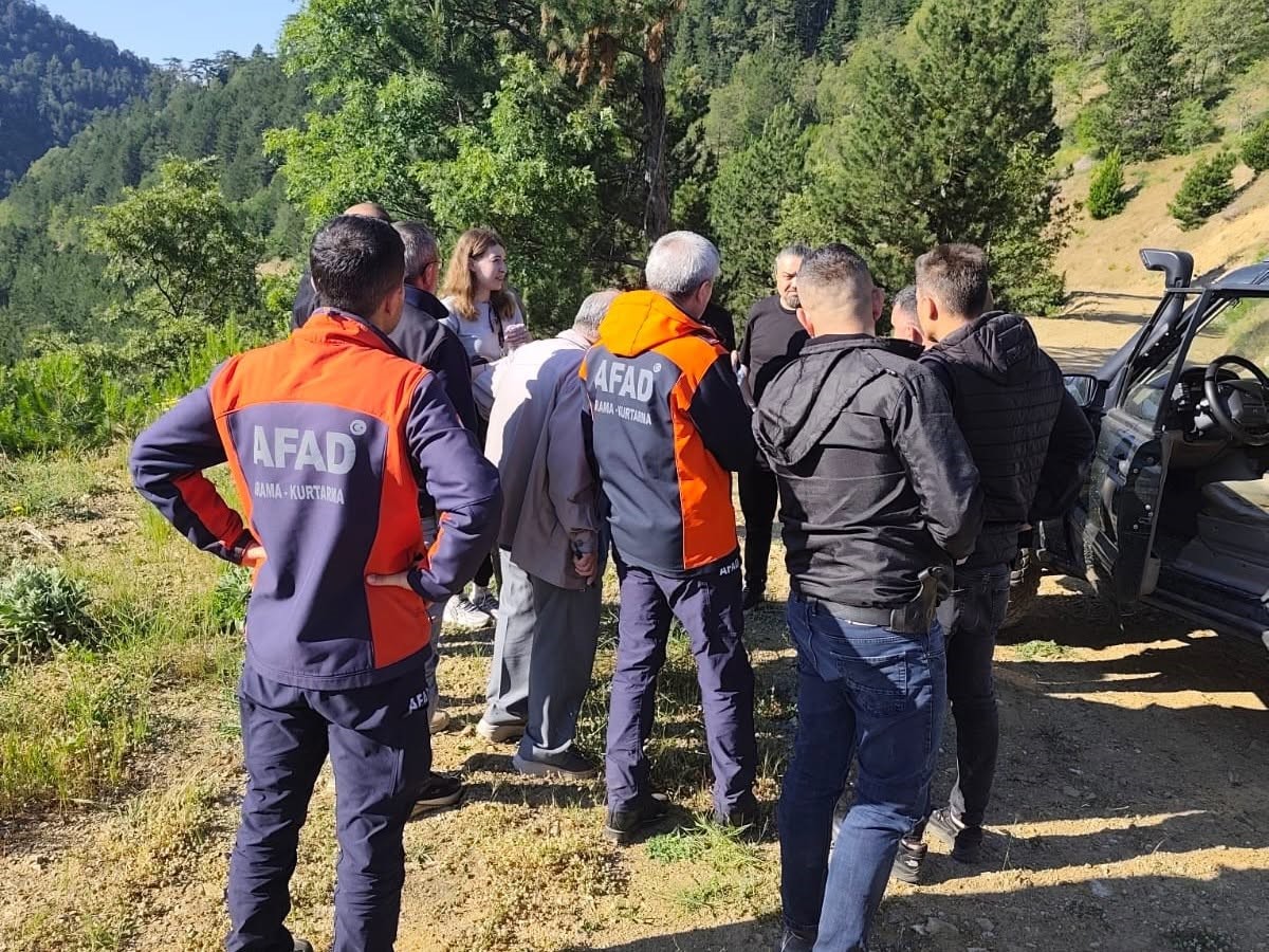 Dağ yolunda kaybolan genç çift sağ olarak bulundu