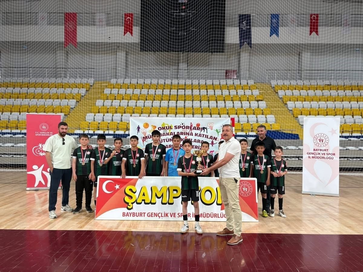 Bayburt’ta küçük erkekler futsal il birincisi belli oldu