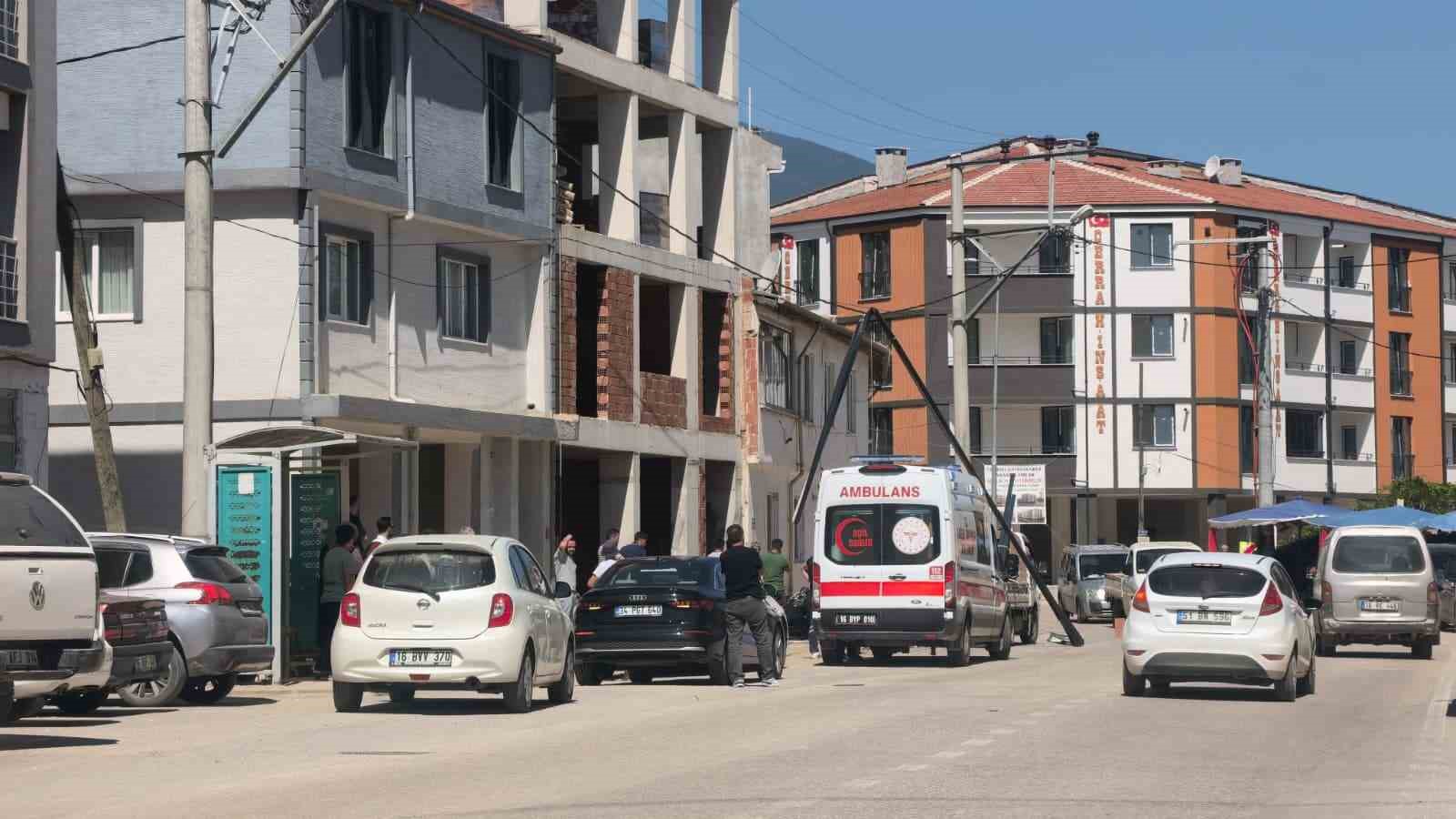 Elektrik akımına kapılıp inşaattan düşerek öldü