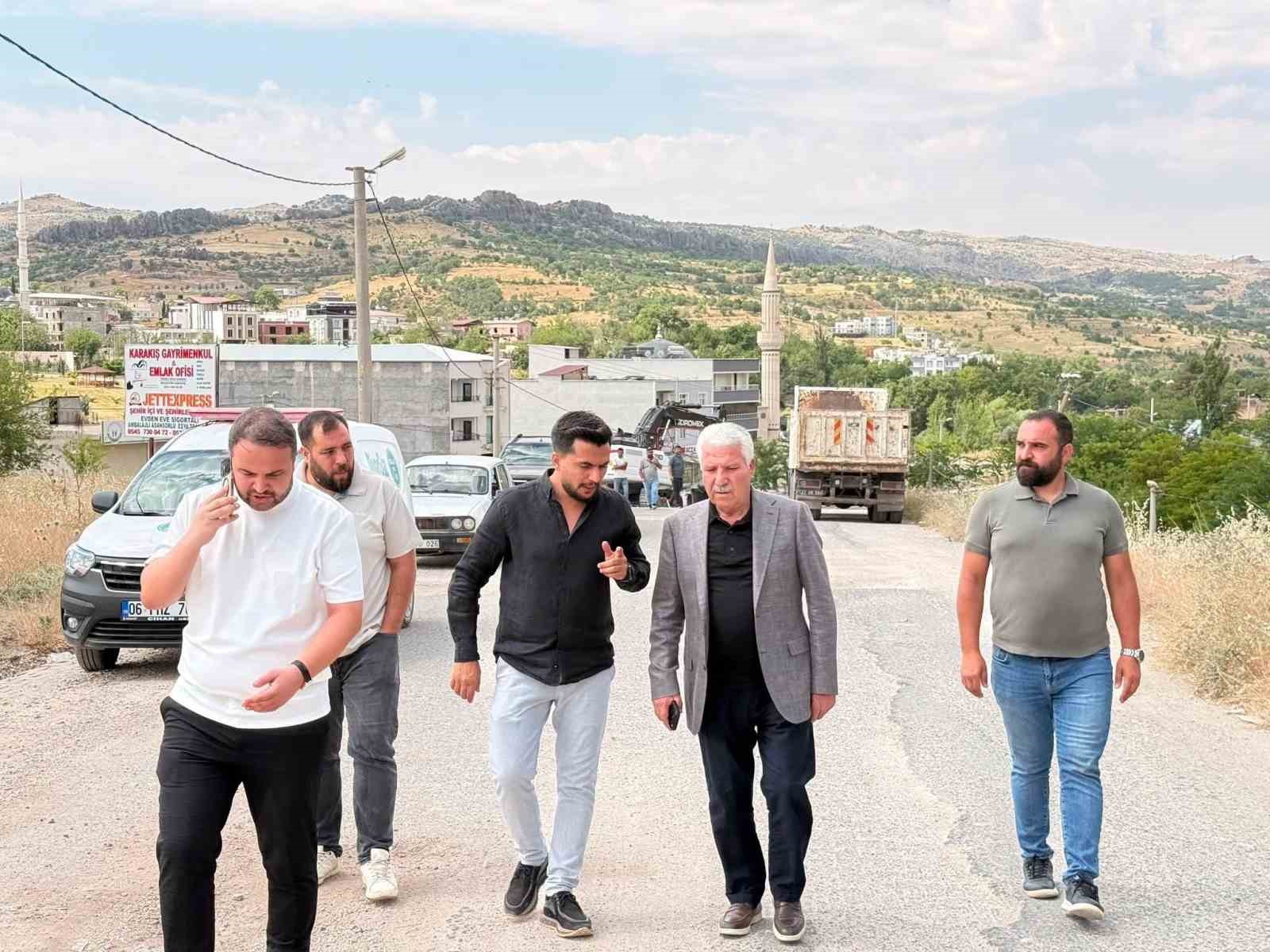Çermik’te yol yapımı gecikti başkan özür diledi