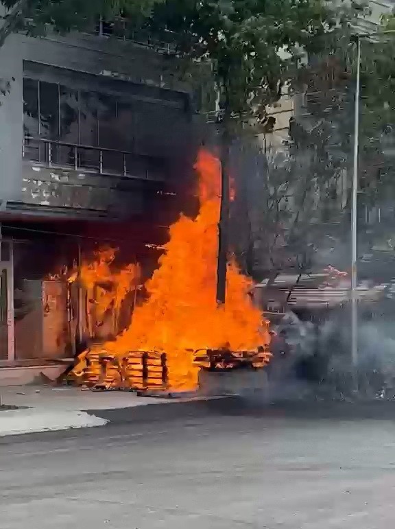 Yangında 5 kişi dumandan etkilendi