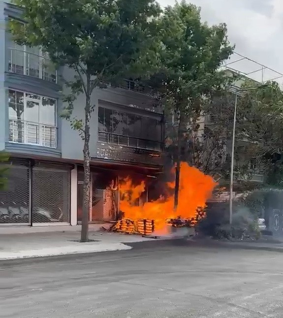 Yangında 5 kişi dumandan etkilendi