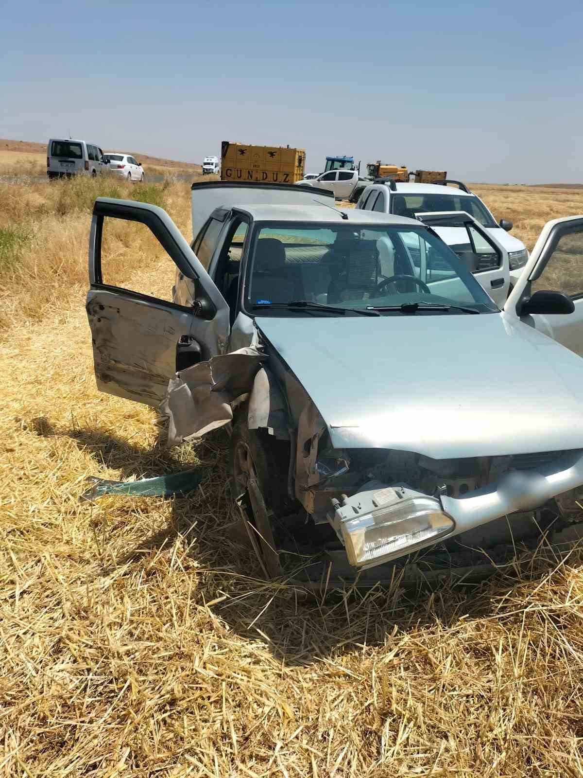 Diyarbakır’da traktörle otomobil çarpıştı: 3 yaralı