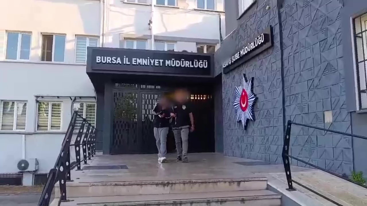 Bursa’da film gibi takip: 150 saatlik kamera incelemesiyle çalınan 3 araç bulundu, 2 hırsız tutuklandı
