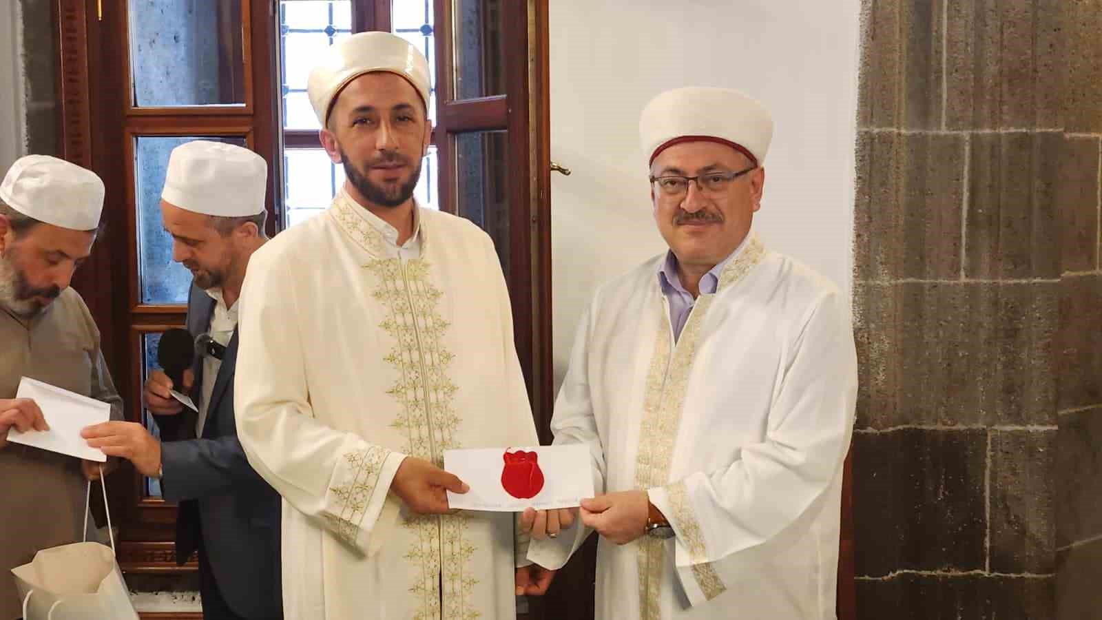 Kur’an bülbülleri hafızlık belgelerini tarihi Bakırcı Camii’nde aldı