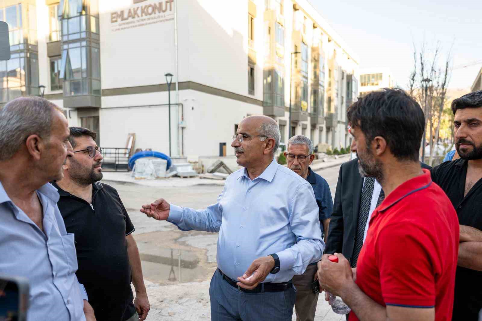 Başkan Er çarşı merkezinde incelemelerde bulundu