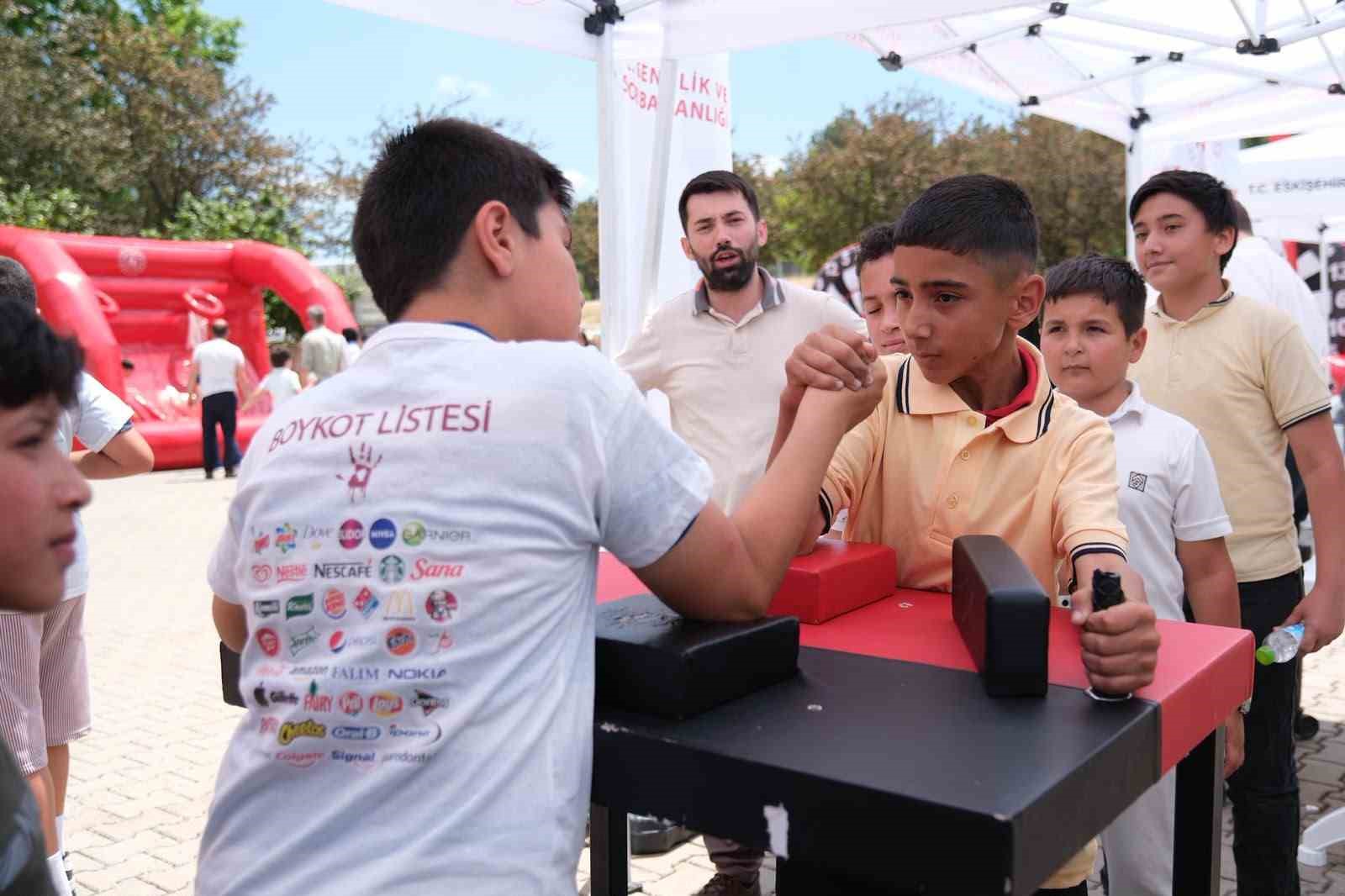 TÜGVA Eskişehir Yaz Okulu lansmana büyük bir coşkuyla gerçekleştirildi