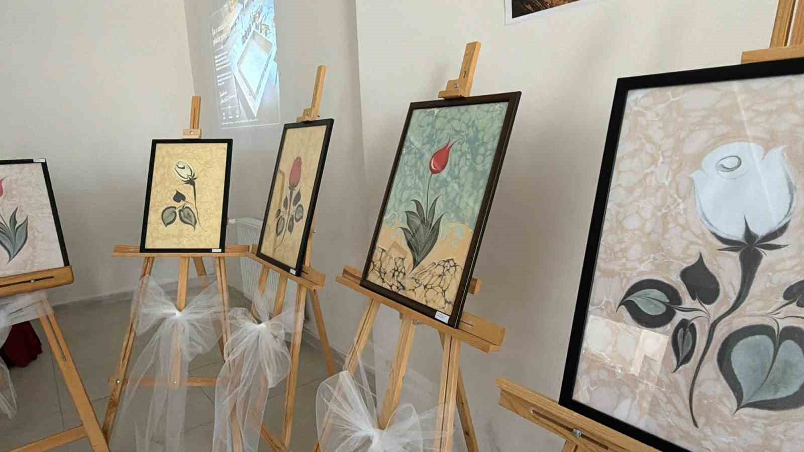 İlkokul öğrencileri ebru eserlerini sergiledi
