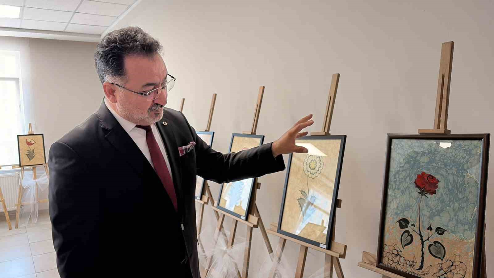 İlkokul öğrencileri ebru eserlerini sergiledi