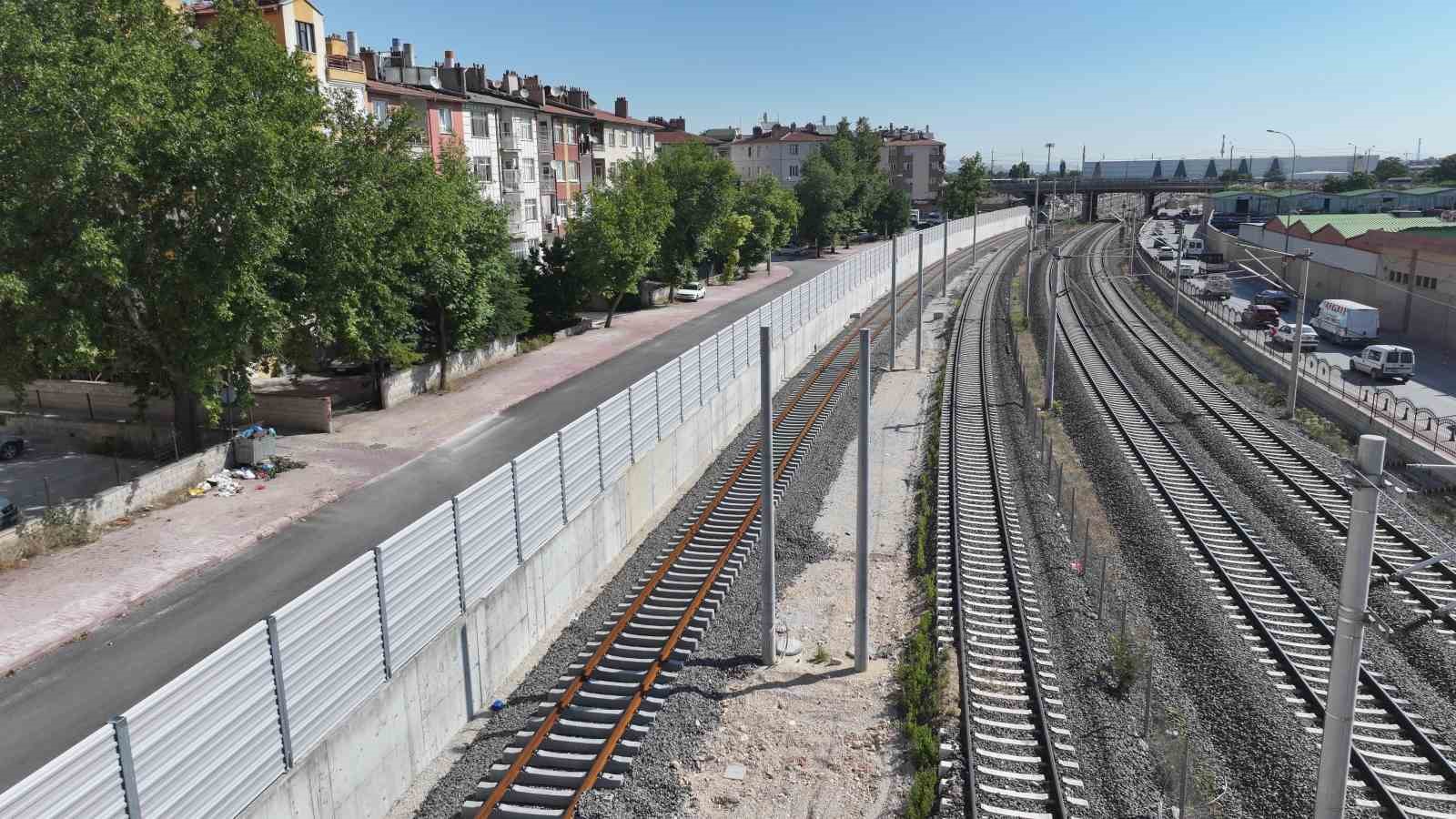 Başkan Altay, banliyö hattında tren kaynaklı gürültüye karşı ses bariyeri yaptıklarını açıkladı