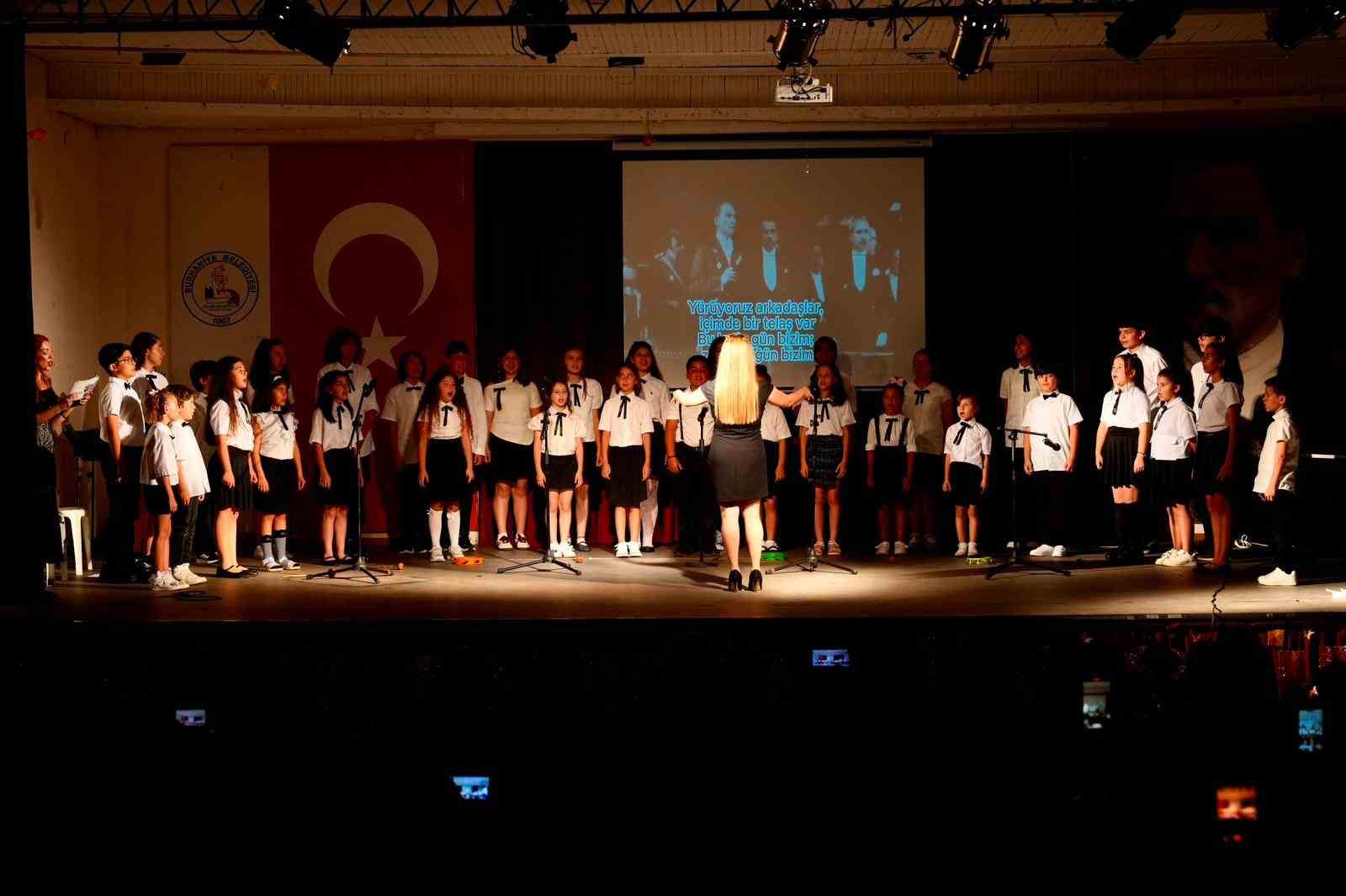 Burhaniye’de müzik günü coşkusu yaşandı