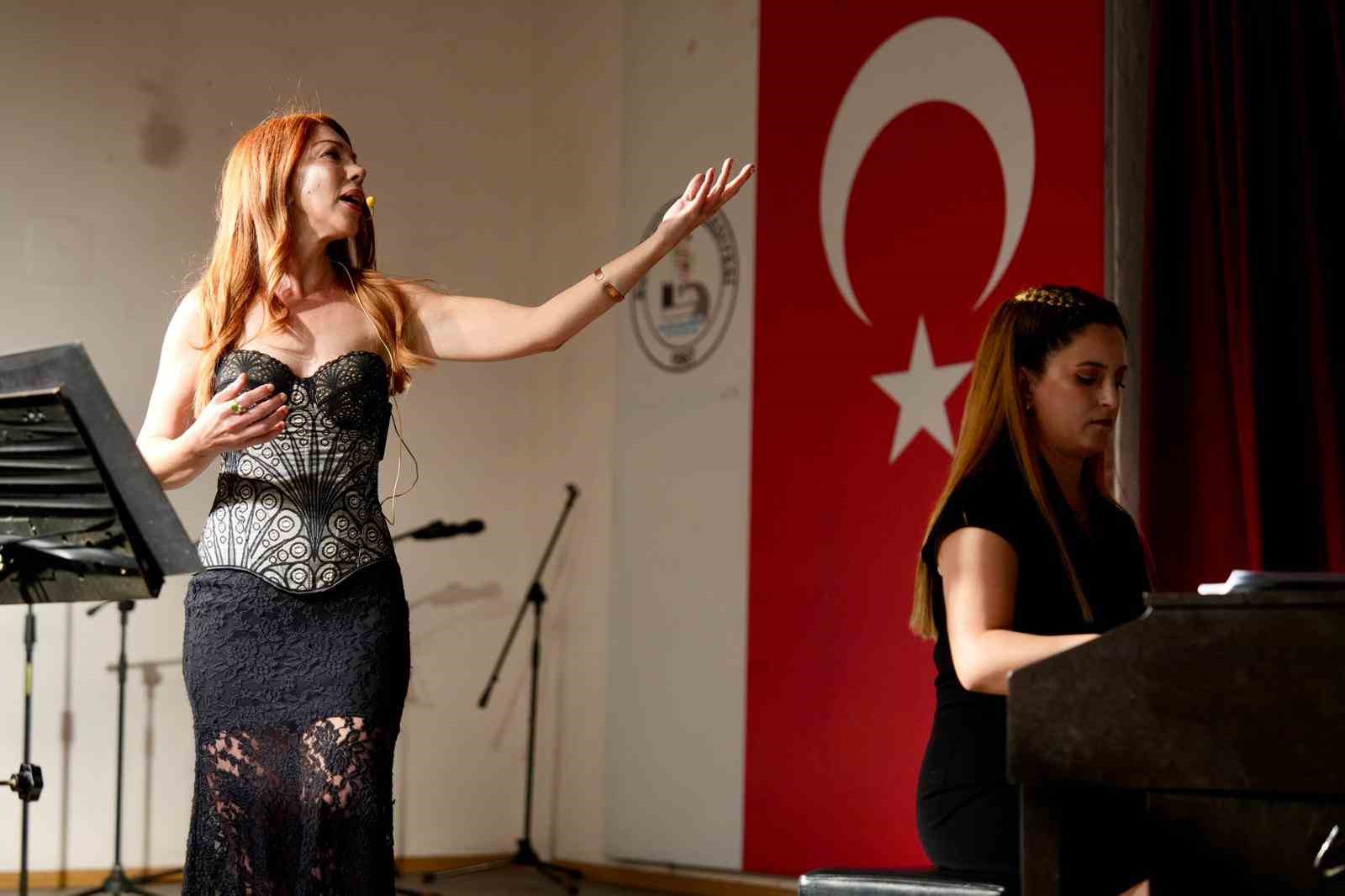 Burhaniye’de müzik günü coşkusu yaşandı