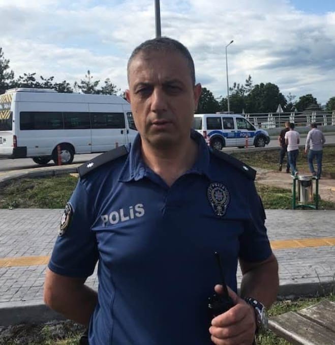 Motosiklet kamyonun tekerleri arasına ok gibi saplandı: Emekli komiser yardımcısı hayatını kaybetti