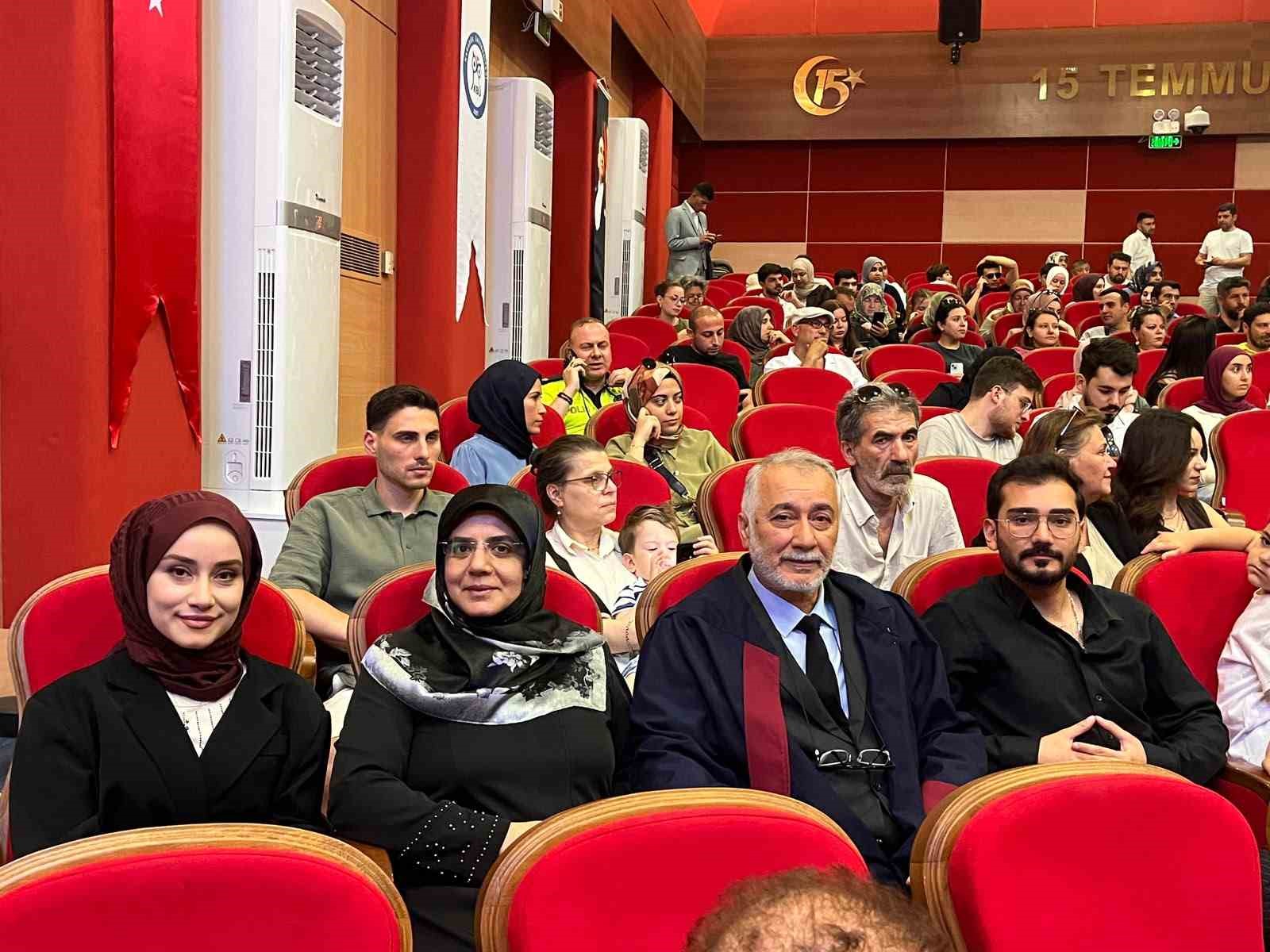 Karabük Üniversitesi’nde örnek başarı hikayesi: Baba ve kızı aynı gün diploma aldı